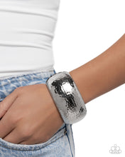Load image into Gallery viewer, Paparazzi Hammered Hassle - Silver