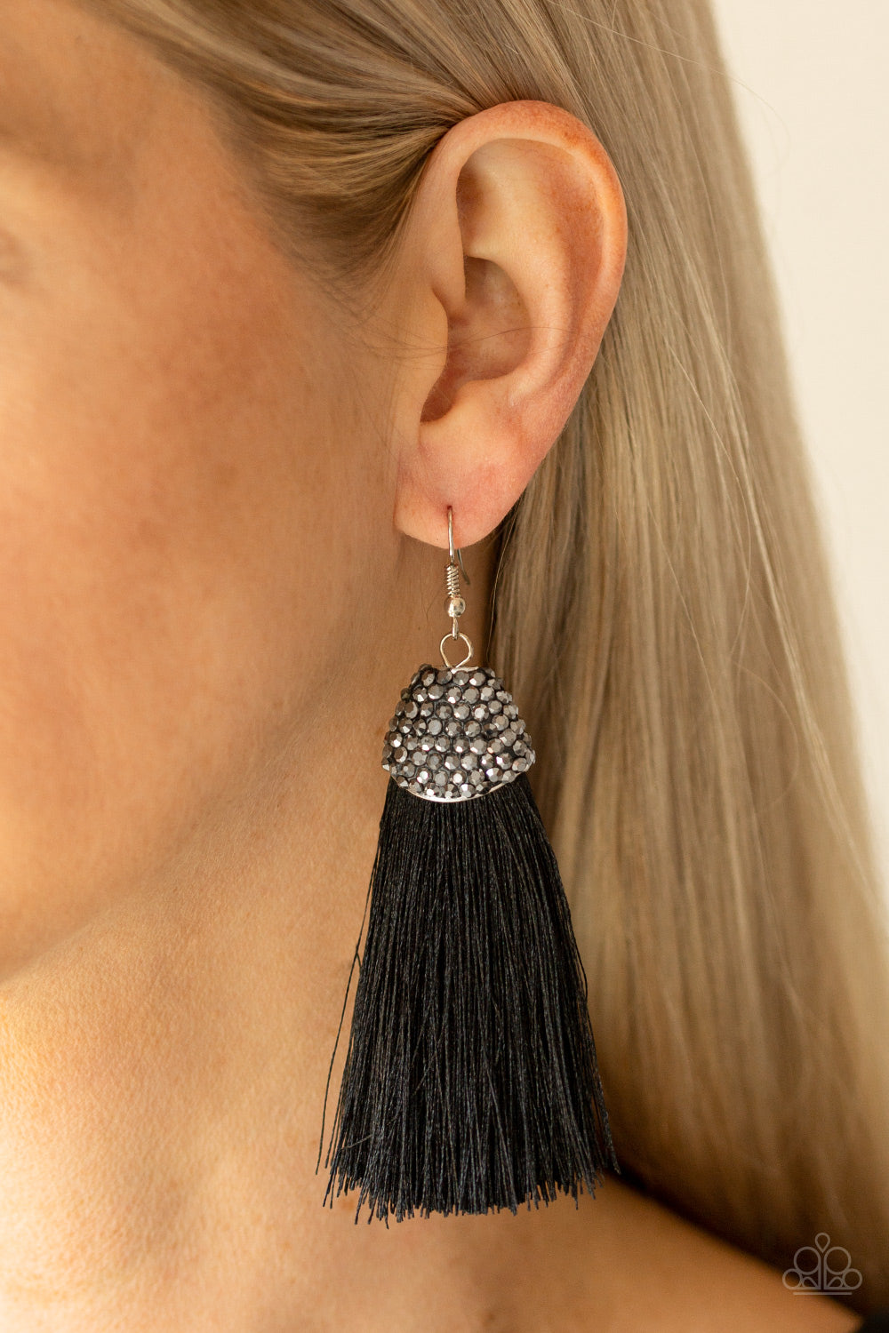 Paparazzi Razzle Riot - Black earrings