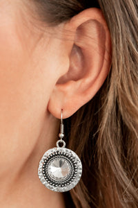 Paparazzi Global Glamour - White