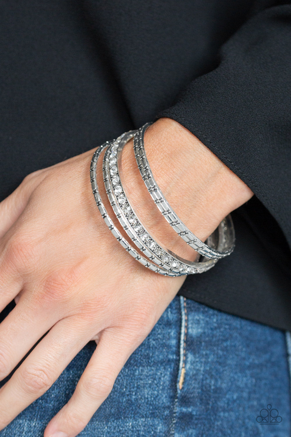 Paparazzi - Glitzy Grunge - White Bracelet