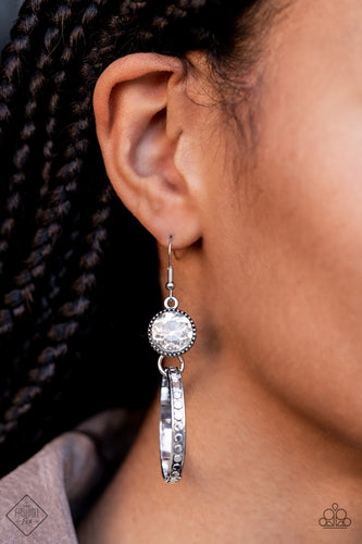 Paparazzi Standalone Sparkle - White