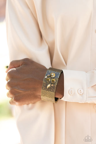 Paparazzi Flickering Fortune - Brass