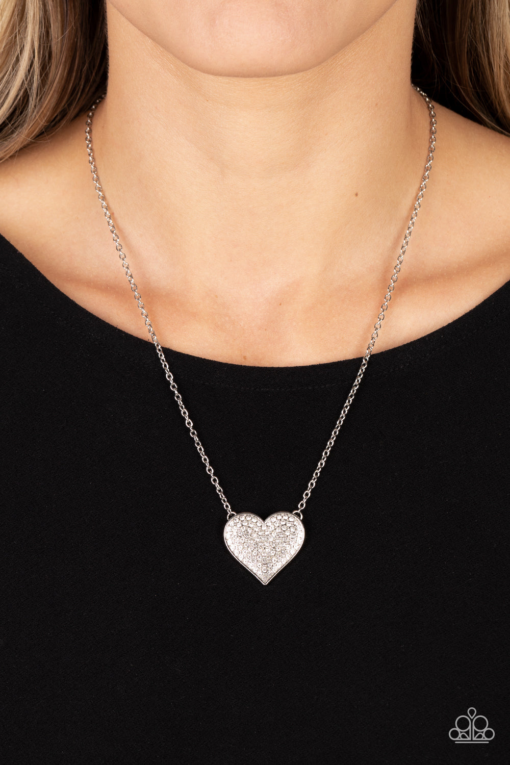 Paparazzi Spellbinding Sweetheart - White