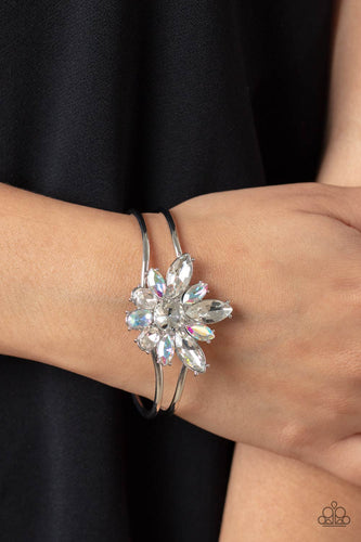 Paparazzi Chic Corsage - White
